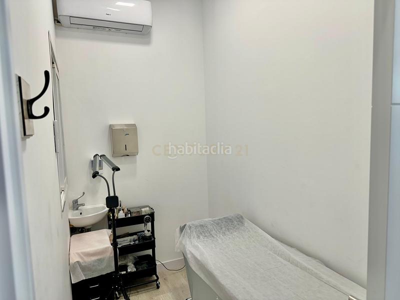 Foto a6920df3-441e-4ca6-95fb-cca6c6d0456f. Traspaso local comercial en isabel de farnesio 25 traspaso de franquicia en Boadilla del Monte