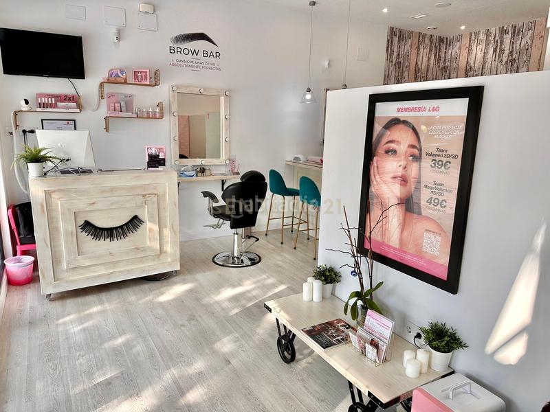 Foto addbf3d7-73ce-4ba4-a02b-5e6ea5a49ee5. Traspaso local comercial en isabel de farnesio 25 traspaso de franquicia en Boadilla del Monte