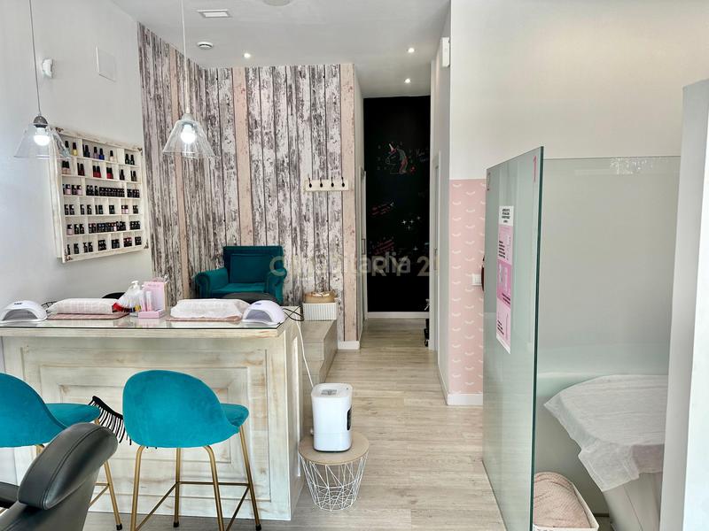 Foto fd94d4d6-4502-4d2b-9eb0-cfc9e70c29e2. Traspaso local comercial en isabel de farnesio 25 traspaso de franquicia en Boadilla del Monte