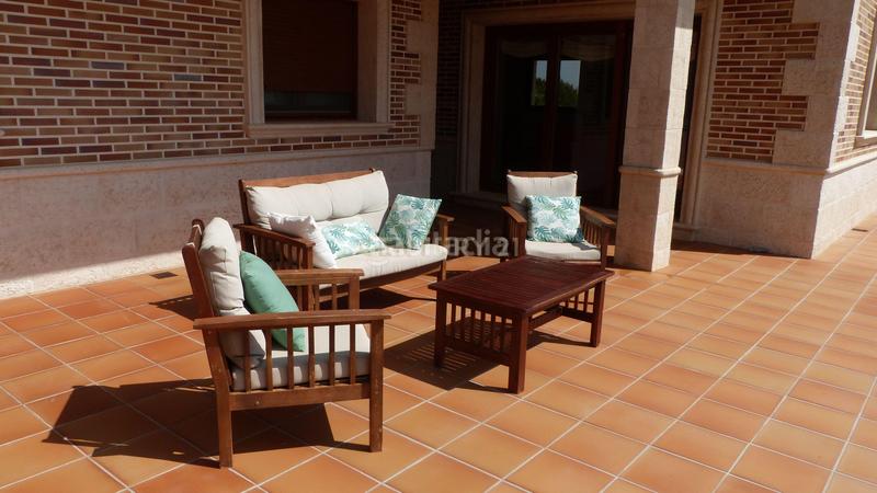 Foto 54e67ffa-a9b6-4379-83bd-db1807ac37c2. Casa amb aparcament piscina a Sigeres