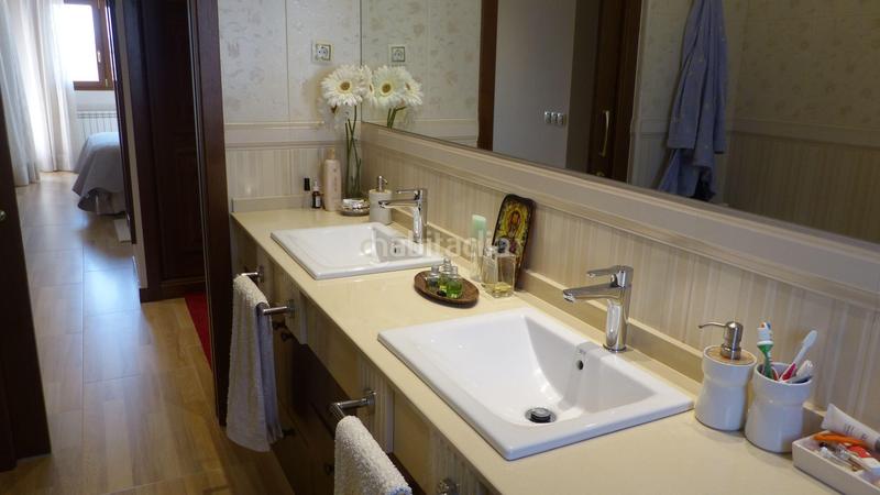 Foto 8002c805-a6d5-402a-b759-f990f15c1a76. Casa amb aparcament piscina a Sigeres