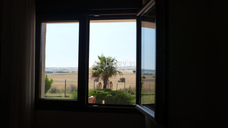 Foto f03830f8-1a13-403a-931a-78c1e34bb659. Casa amb aparcament piscina a Sigeres