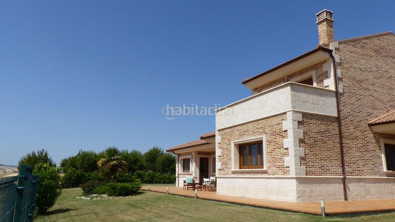 Foto f4950471-1f69-436f-8e7b-b95a5172ca39. Casa amb aparcament piscina a Sigeres