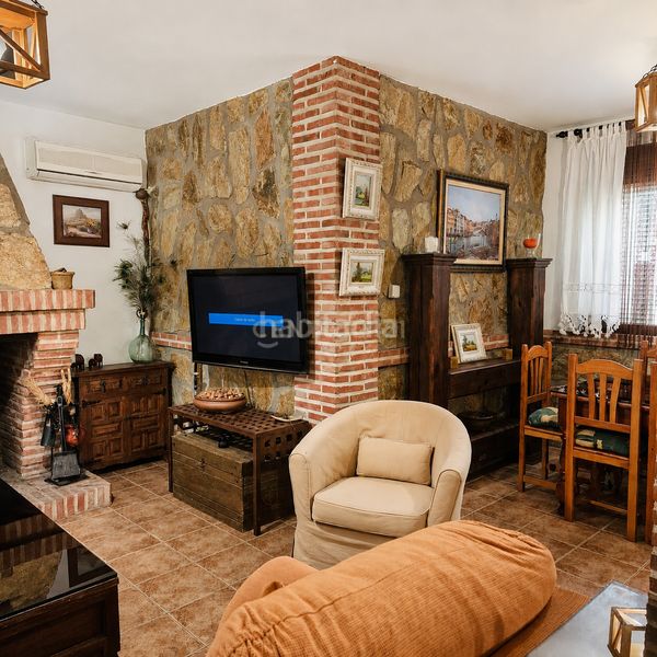 Foto b19c8e3f-4602-49e5-babb-c30141e5c493. Casa a Erustes