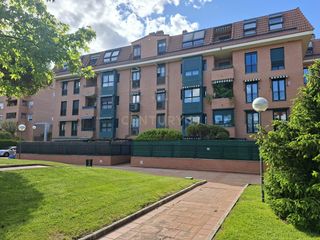 Rent Apartment in Calle camilo josé cela, 14, las rozas de madrid, spain. Amplio piso en las rozas de madrid con 3 habitaciones plaza de g