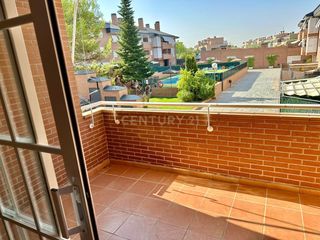 Alquiler Piso  C. kálamos, 30, 28232 las rozas de madrid, madrid, spain. Estupenda vivienda en bonita urbanización