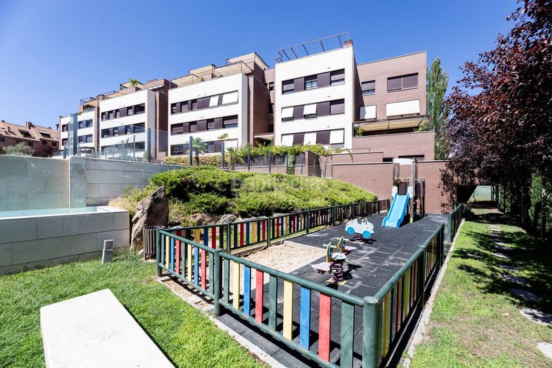 Foto d44494cb-5465-46b7-9731-0b3085d8f49b. Pis a urbanización aravaca class a La Florida - El Plantío Madrid
