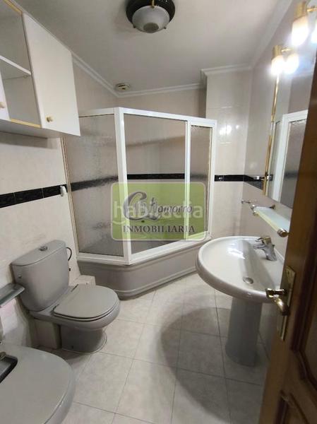Foto a3ef82ae-fffe-46d0-92b2-16a8e5f7b9f1. Piso en Centro Ferrol