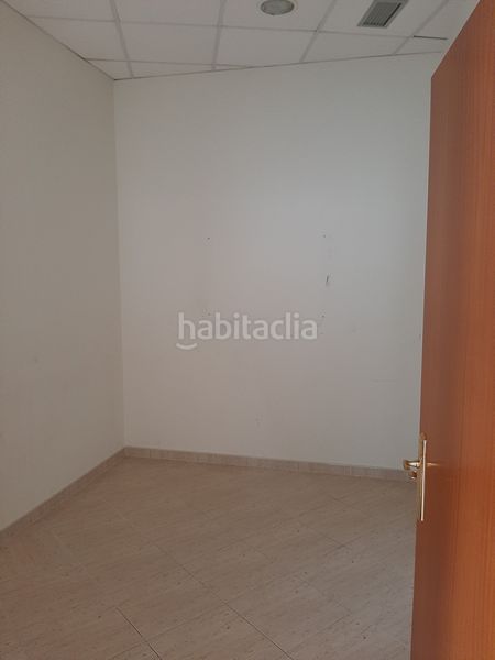 Foto 07feb35e-e788-42ba-ab02-23fd033bb2bb. Local comercial a O Milladoiro Ames