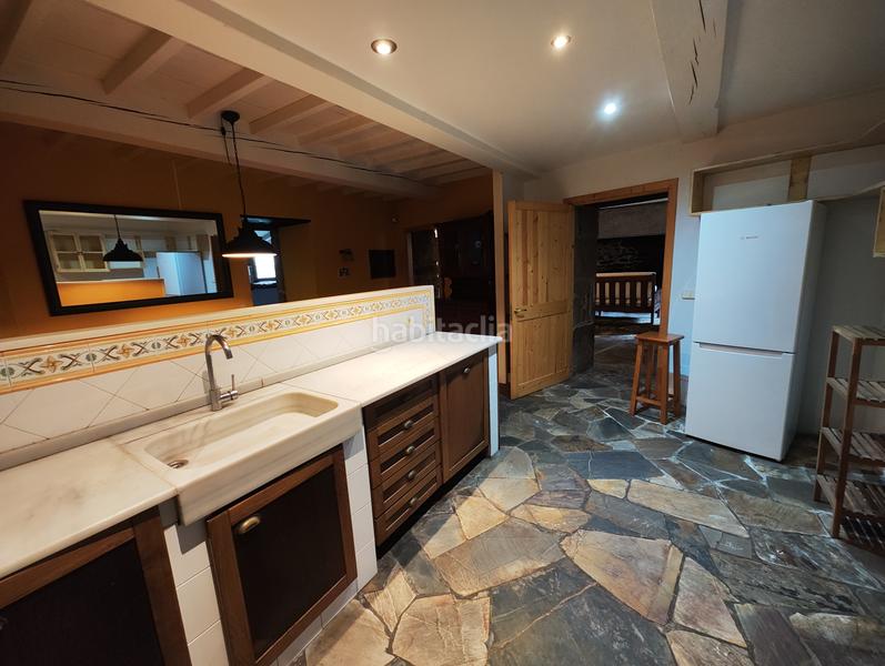 Foto 5c4748f4-9432-42cb-a699-fa59b0a0c684. House with fireplace heating in Parroquias de Santiago Santiago de Compostela