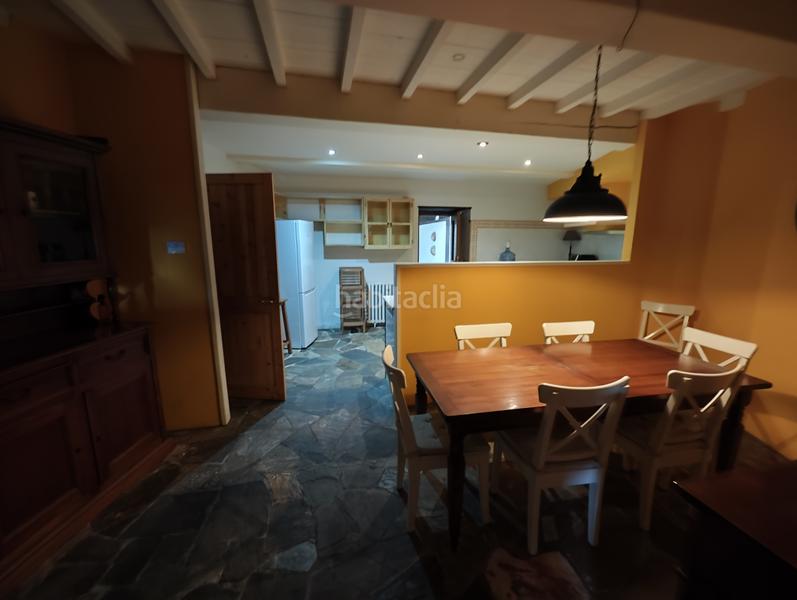 Foto 89c6ef0e-98ef-478b-89d4-95594bcbb794. House with fireplace heating in Parroquias de Santiago Santiago de Compostela