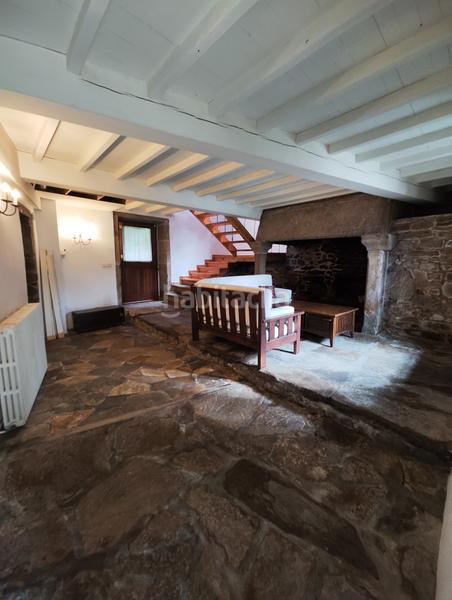 Foto efe28797-e1b5-4c9f-b197-04626e1531bb. House with fireplace heating in Parroquias de Santiago Santiago de Compostela