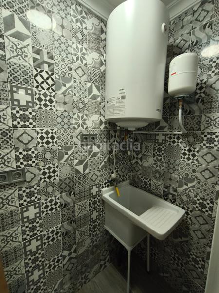 Foto f6416df4-aabc-49e1-be47-cc187183e09f. Alquiler local comercial  centrico para actividad profesional en Santiago de Compostela