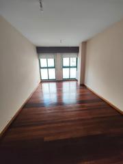 Rent Apartment in Ensanche - Sar. Apartamento centrico sin muebles