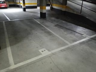 Autoparkplatz in Castiñeiriño - Cruceiro de Sar. Plaza de garaje en retollal