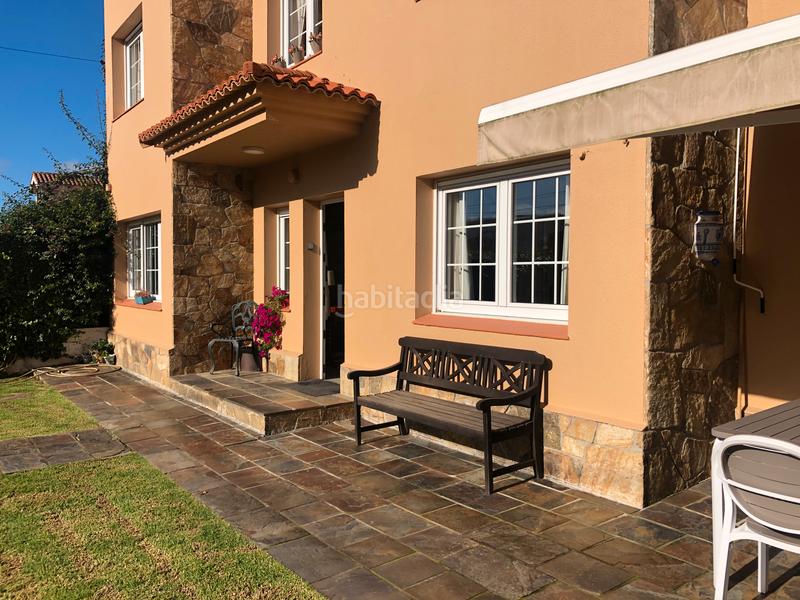 Foto 471f6ac2-d4a1-4476-90d4-1d1d646ecf74. Chalet con camino parcheggio piscina in Oleiros pueblo Oleiros