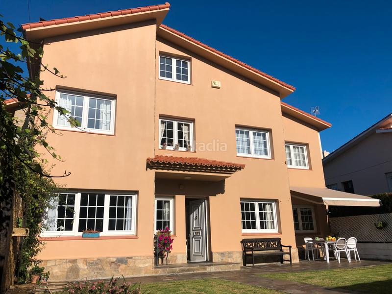 Foto d036fe65-1d11-445d-9284-c85f894832a4. Chalet con camino parcheggio piscina in Oleiros pueblo Oleiros