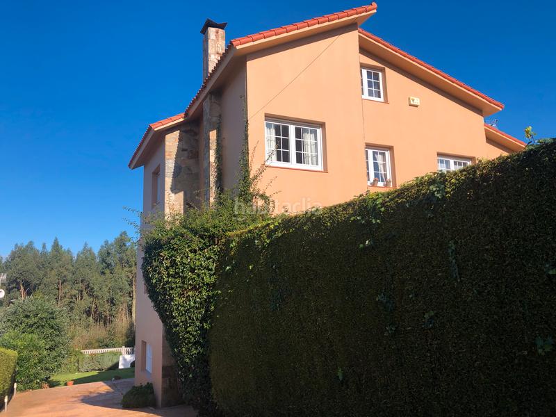 Foto f4a520df-db81-478d-aa62-6a8673536682. Chalet con camino parcheggio piscina in Oleiros pueblo Oleiros