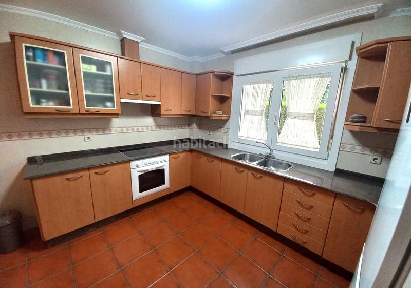 Foto 0bf834b2-b4a5-4de0-8dd7-acad9aa42812. Chalet with fireplace heating parking in Dorneda Oleiros