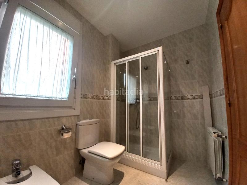 Foto d34e6f9f-9a74-4746-adc7-f2efbd2af810. Chalet with fireplace heating parking in Dorneda Oleiros