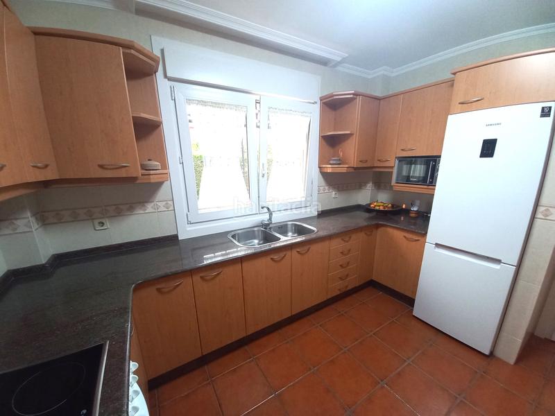 Foto f78dc36a-499a-4216-a353-3446a10c5389. Chalet with fireplace heating parking in Dorneda Oleiros