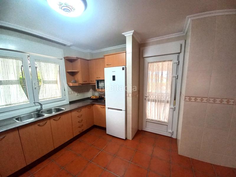 Foto fe7f44ed-50c6-4018-a7a6-0ec931b3a488. Chalet with fireplace heating parking in Dorneda Oleiros