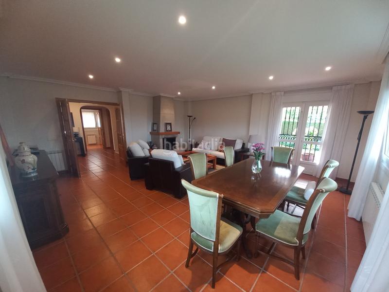 Foto 4d53b8ec-559e-4eb4-88c9-f6bd46f8f7e5. Chalet avec cheminée chauffage parking dans Dorneda Oleiros