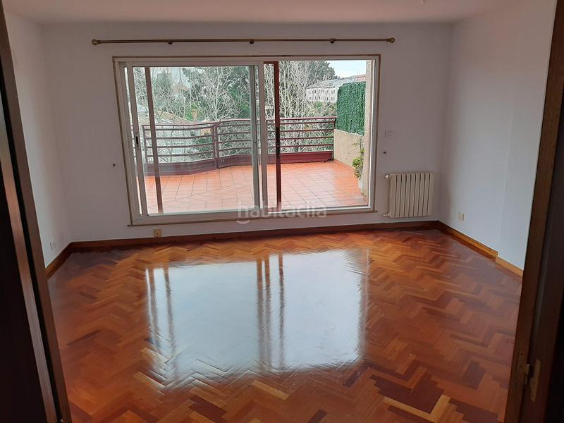 Foto 277e0b3d-3a5f-4951-8ebc-68f8d56624da. Zweistöckige wohnung mit parking in Perillo Oleiros