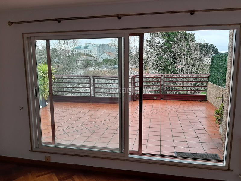 Foto 484c0864-d818-49fd-845a-af9ec5e32366. Zweistöckige wohnung mit parking in Perillo Oleiros