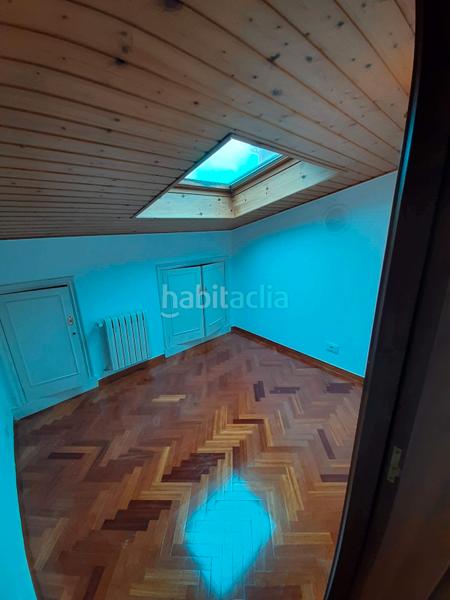 Foto ed55baf0-ac19-4f4e-b7df-5ae171d4be9b. Zweistöckige wohnung mit parking in Perillo Oleiros