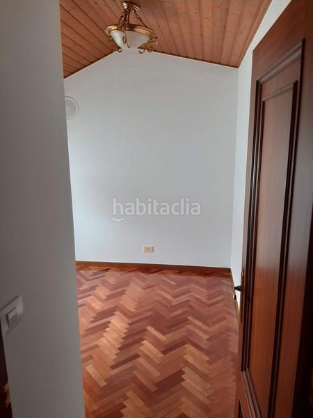 Foto f34a61a0-f2f9-408e-8bc5-4a58726d4c40. Zweistöckige wohnung mit parking in Perillo Oleiros