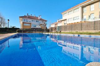 Piso  Rúa antonio j. de sucre. Piso semi-estreno en urb. galeras-bastiagueiro