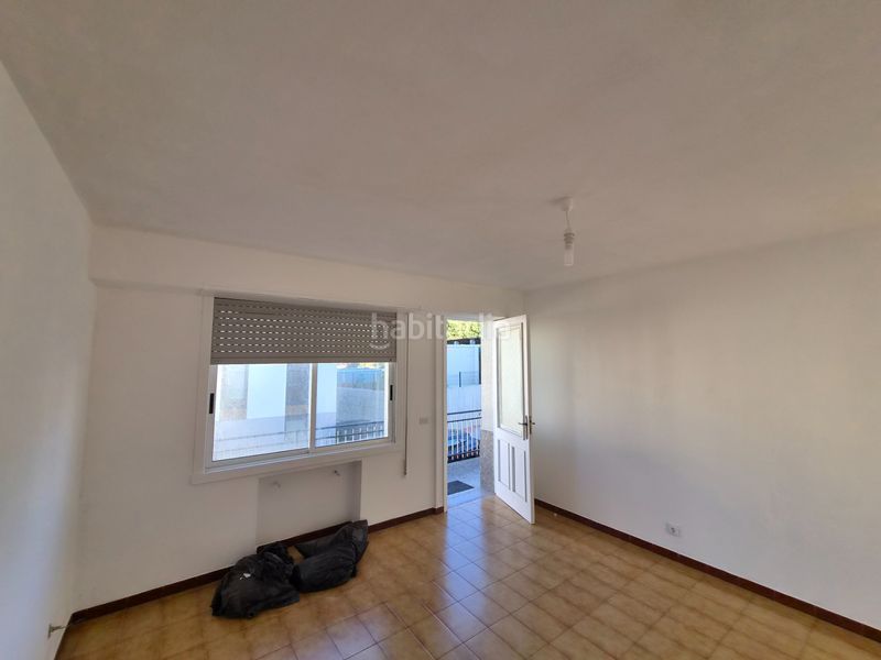 Foto 915a2157-0634-4979-85fe-45c2fd19c349. Casa amb xemeneia aparcament a Oleiros pueblo Oleiros