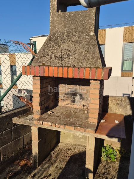 Foto baa7df8c-b0e1-4263-992b-4d99d16f6e27. Casa amb xemeneia aparcament a Oleiros pueblo Oleiros