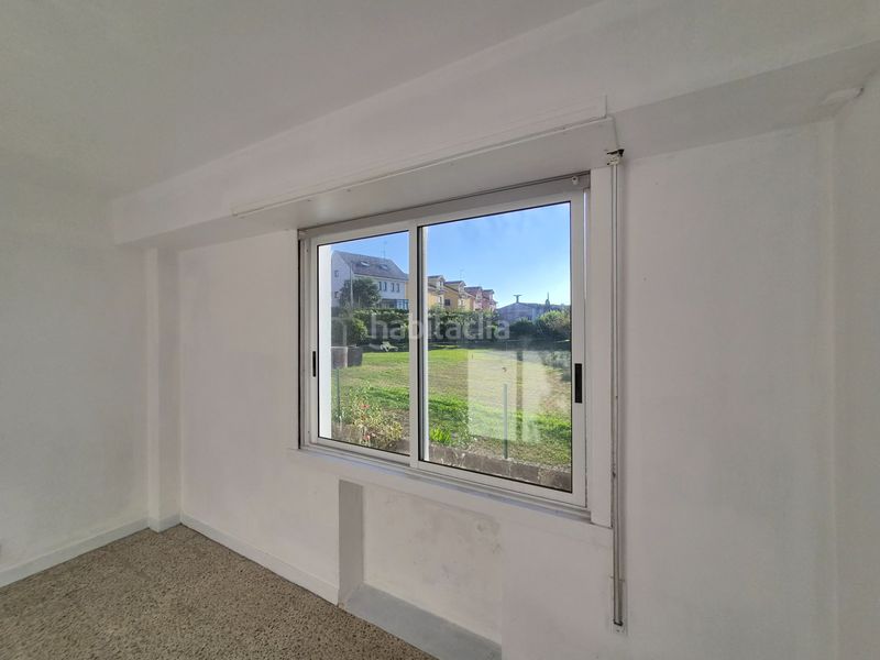 Foto d262830b-78fc-49a9-9f18-8eb1c77b5062. Casa amb xemeneia aparcament a Oleiros pueblo Oleiros