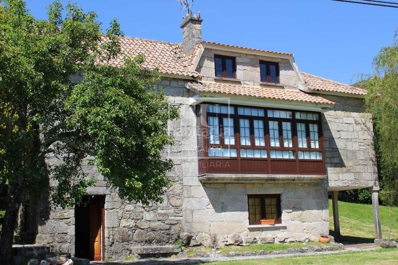 Foto 387fff89-b9a9-48f0-bff0-585cf5314831. Masía en Lama (A)