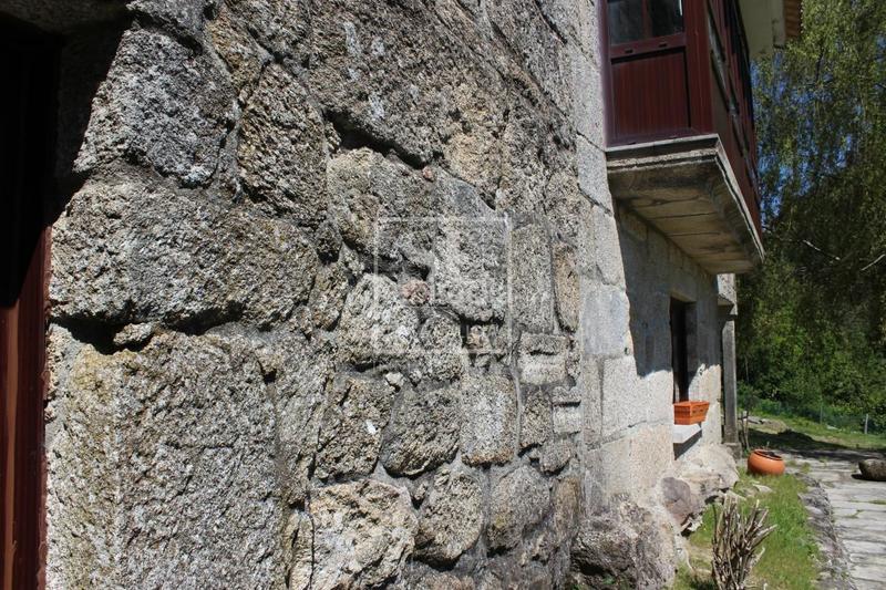 Foto c37ad521-5fde-44b0-b7cd-02ad79ed4252. Masía en Lama (A)