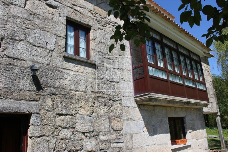 Foto f8fd3f4e-c6e2-43ed-a3fd-bdd27054c545. Masía en Lama (A)