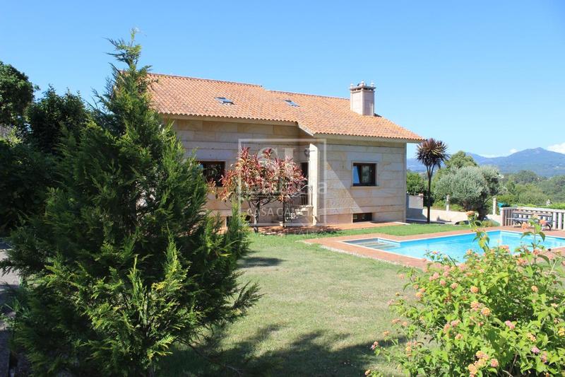 Foto a3bfe7fe-450b-47c8-aab2-245bdcd49ee8. Chalet con riscaldamento parcheggio piscina in Baiona