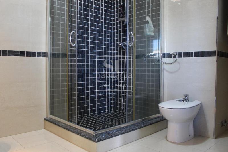 Foto caace03a-effa-4650-babb-bf46fb046d80. Chalet con riscaldamento parcheggio piscina in Baiona