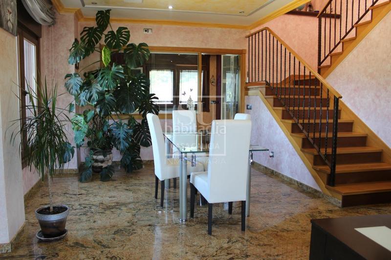 Foto e6688154-7ff3-410a-aa8d-0e9f1658bc4b. Chalet con riscaldamento parcheggio piscina in Baiona