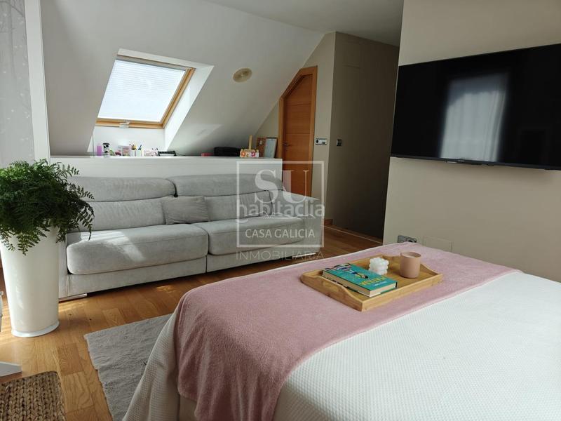 Foto cc9f92a2-b2d2-4a35-a1e1-695654dde374. Casa aparellada amb calefacció aparcament piscina a Vigo
