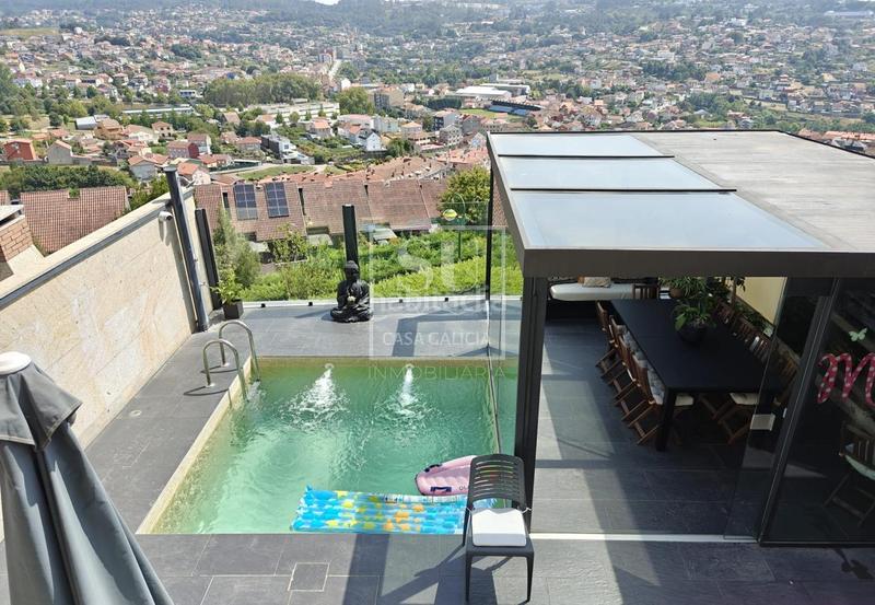Foto 02d77cab-9719-47a7-b776-ceb5d4bc6a56. Casa bifamiliare con riscaldamento parcheggio piscina in Vigo