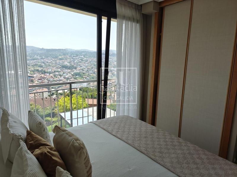Foto f200f5ed-edac-4615-b1f2-d4b5f70629f8. Casa pareada en Lavadores Vigo
