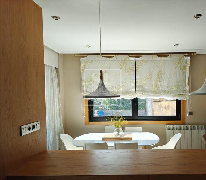Foto fb901f6c-096c-41e8-b9b5-d986ad974d0c. Casa pareada en Lavadores Vigo