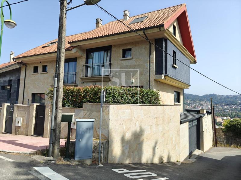 Foto 74bbddd1-0cd6-4d33-9ed0-0fb5fdc13ed5. Doppelhaus mit heizung parking pool in Lavadores Vigo