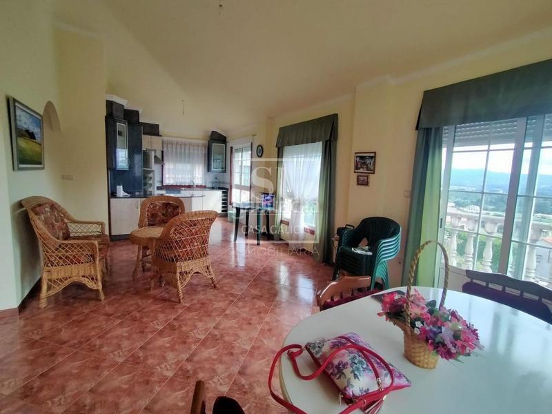 Foto c83a2272-f247-4b04-9bec-aee8bcfb63e5. Chalet mit parking in Baiona