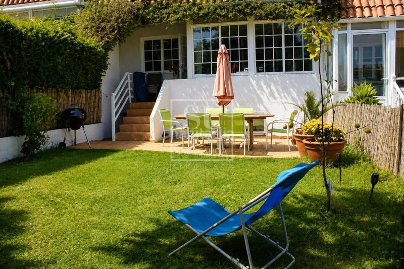 Foto 0c967036-dffd-4d8e-bff1-9009c98678d7. Casa adossada amb calefacció aparcament piscina a Baiona