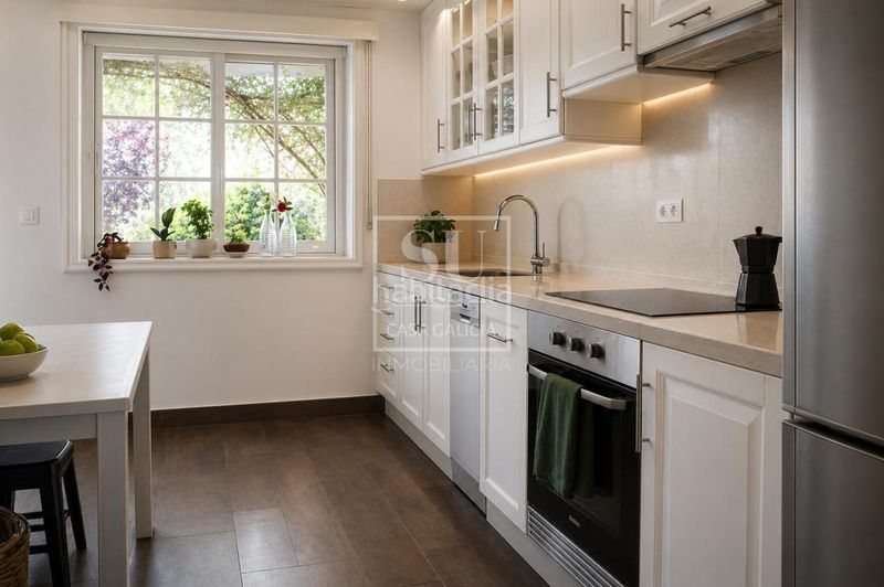 Foto 647760cf-36d5-4312-a3b3-58a181215f8d. Casa adossada amb calefacció aparcament piscina a Baiona