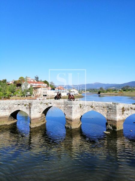 Foto ca56de4e-33fb-4938-b612-2d4f20f2d140. Casa adossada amb calefacció aparcament piscina a Baiona
